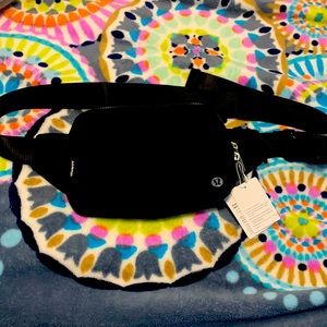 Lululemon large black belt bag